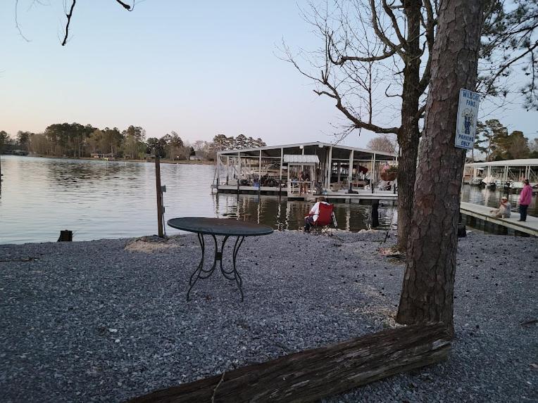 Bay Springs Country Inn & Marina 森特 外观 照片